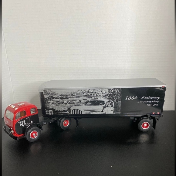 Diecast Truck 1:34 Scale 1953 White 3000 First Gear 100th Anniversary of ATA - Picture 1 of 11